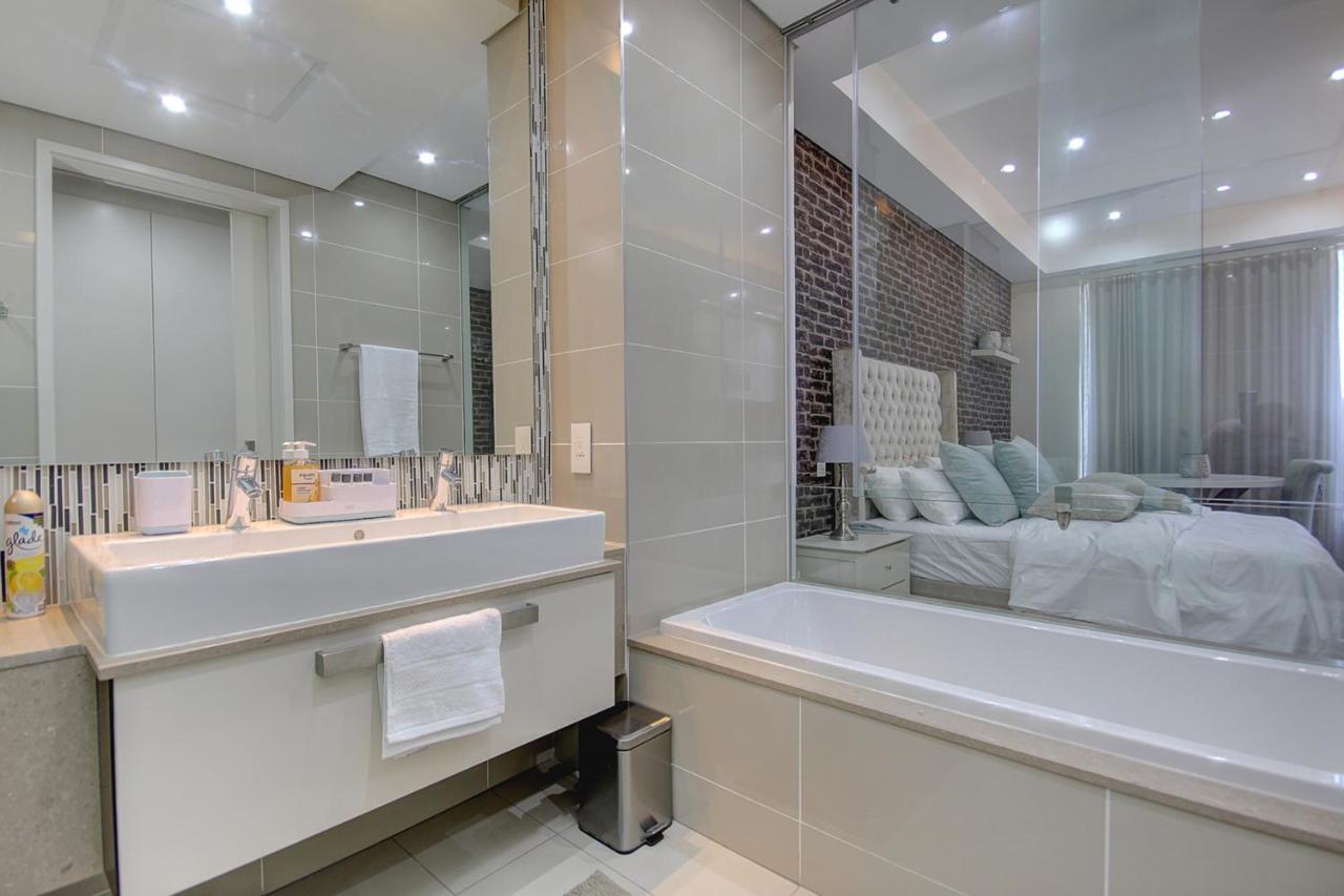Sandton Skye Suite 910 ภายนอก รูปภาพ